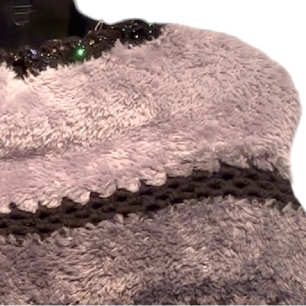 Faux Fur Black and Grey Hand Knitted Capelet - Picture 7 of 9